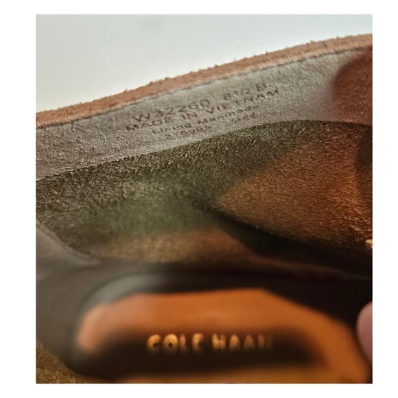 Cole Haan New Women;s 8 1/2 B, Naia Ankle Bootie Boots Tan Suede Side zip  read - Picture 8 of 9